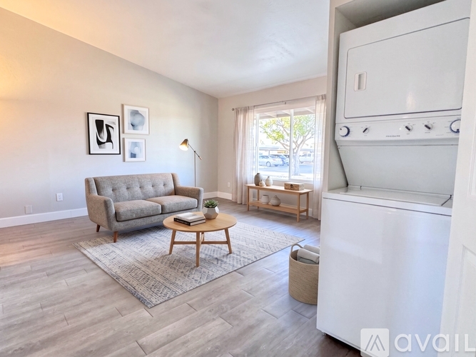 2726 E Glenrosa Ave, Unit 3 Rental photo 3